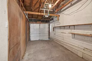 1719 W Sealy St, Alvin, TX 77511 - Photo 39