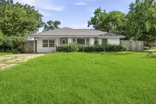 1502 15th Ave N, Texas City, TX 77590 - Photo 1