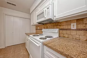 8299 Cambridge St, Houston, TX 77054 - Photo 11