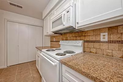 8299 Cambridge Street #1705, Houston, TX 77054 - Photo 11