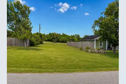 514 N 11th Street, La Porte, TX 77571 - Photo 1