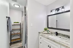 126 Magnolia Point Dr, Houston, TX 77336 - Photo 15