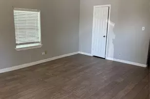 606 W 6th St, Freeport, TX 77541 - Photo 5