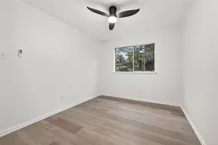 16235 La Terra Dr, Houston, TX 77083 - Photo 11