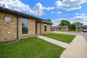 1002 SE Martin Luther King Dr, Smithville, TX 78957 - Photo 5