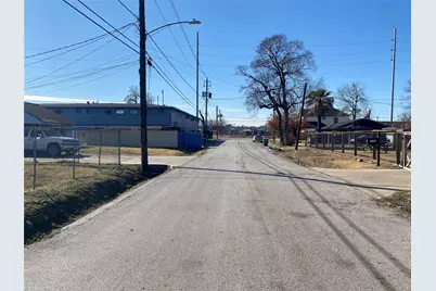 3147 Golfcrest Boulevard, Houston, TX 77087 - Photo 23