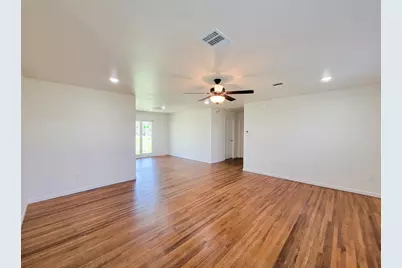 413 S Market Street, Brazoria, TX 77422 - Photo 3