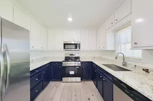413 S Market St, Brazoria, TX 77422 - Photo 13