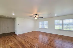 413 S Market St, Brazoria, TX 77422 - Photo 9