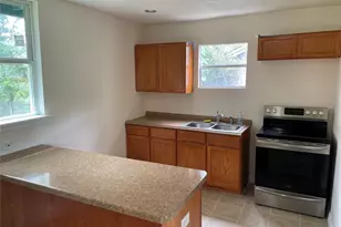 8166 Oak Knoll Ln, Houston, TX 77028 - Photo 3