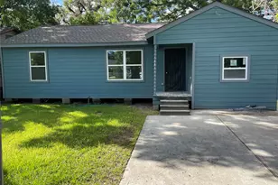 8166 Oak Knoll Ln, Houston, TX 77028 - Photo 1