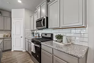 2303 Seven Oaks Blvd, Tomball, TX 77375 - Photo 7