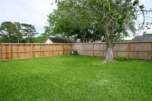 306 Maple Leaf St, League City, TX 77573 - Photo 27
