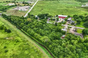 1011 County Rd 129, Alvin, TX 77511 - Photo 19