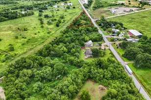 1011 County Rd 129, Alvin, TX 77511 - Photo 9