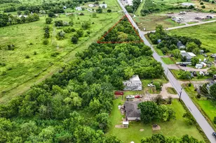 1011 County Rd 129, Alvin, TX 77511 - Photo 7
