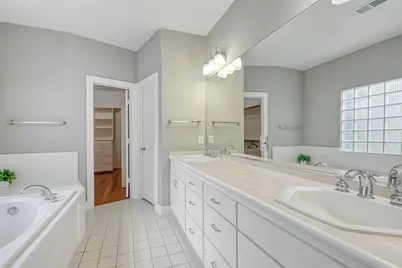 9701 Marlive Lane, Houston, TX 77025 - Photo 17
