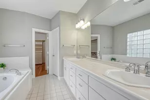 9701 Marlive Ln, Houston, TX 77025 - Photo 17