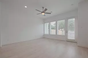 1611 Regents Ct, Houston, TX 77055 - Photo 9