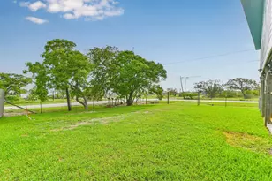 1004 20th St, Dickinson, TX 77539 - Photo 5