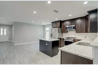 6 S Bristol Gate Place, The Woodlands, TX 77380 - Photo 11