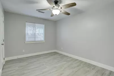 6 S Bristol Gate Place, The Woodlands, TX 77380 - Photo 17