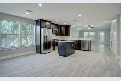 6 S Bristol Gate Place, The Woodlands, TX 77380 - Photo 15