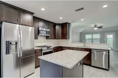6 S Bristol Gate Place, The Woodlands, TX 77380 - Photo 13