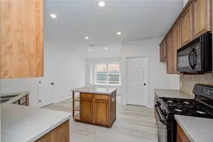 2030 Creek Shore Ln, Pearland, TX 77581 - Photo 11