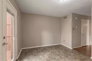 2521 Crosstimbers St, Huntsville, TX 77320 - Photo 13