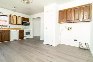 213 Bastrop St, Angleton, TX 77515 - Photo 11