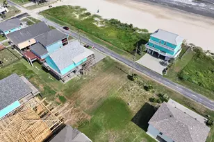 2585 Holiday Dr, Crystal Beach, TX 77650 - Photo 15