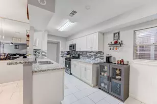 11819 S Nottingham Cir, Houston, TX 77071 - Photo 13