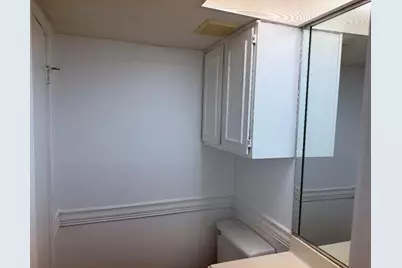 11711 Memorial Drive #143, Houston, TX 77024 - Photo 9