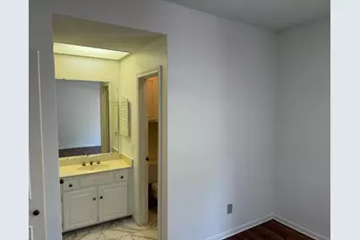 11711 Memorial Drive #143, Houston, TX 77024 - Photo 17