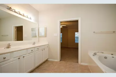 11 Aquiline Oaks Place, The Woodlands, TX 77382 - Photo 27