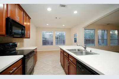 11 Aquiline Oaks Place, The Woodlands, TX 77382 - Photo 15