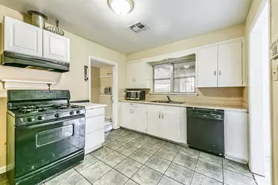 4710 Wedgewood Drive, Bellaire, TX 77401 - Photo 3