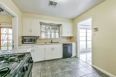 4710 Wedgewood Drive, Bellaire, TX 77401 - Photo 19