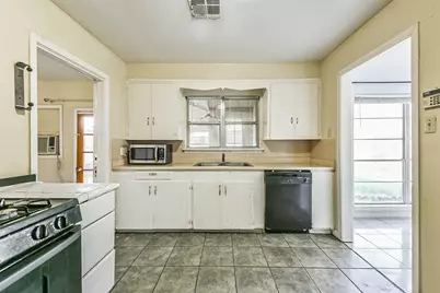 4710 Wedgewood Drive, Bellaire, TX 77401 - Photo 7
