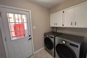 10902 Bob White Dr, Houston, TX 77096 - Photo 25
