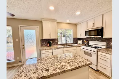 6 Leverwood Court, The Woodlands, TX 77381 - Photo 5