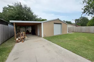 3850 Hays Ave, Groves, TX 77619 - Photo 23