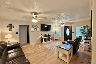 3850 Hays Ave, Groves, TX 77619 - Photo 5