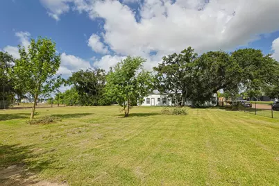 521 2nd Avenue N, Texas City, TX 77590 - Photo 13