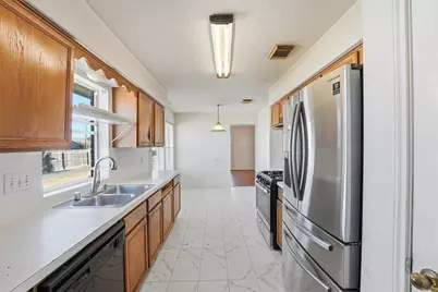 3901 22nd Street N, Texas City, TX 77590 - Photo 11
