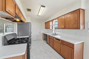 3901 22nd St N, Texas City, TX 77590 - Photo 13