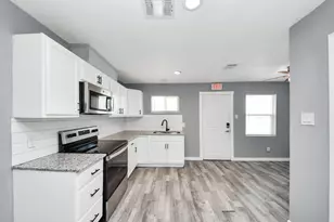 2102 Dewberry Ln, Pasadena, TX 77502 - Photo 5