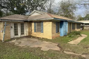 1122 E Houston, Crockett, TX 75835 - Photo 3