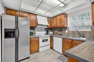 8623 Quail Hills Dr, Houston, TX 77489 - Photo 11